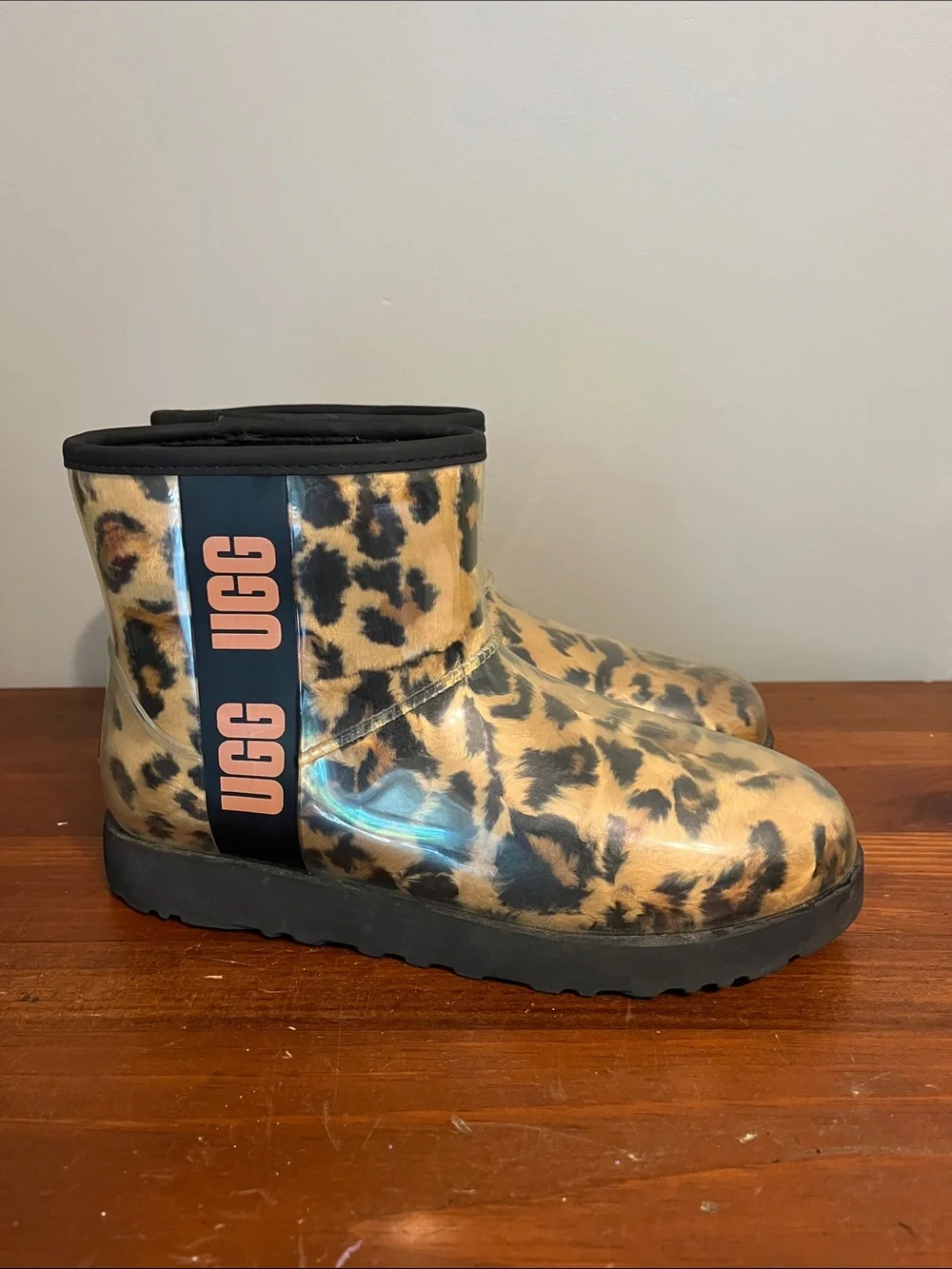 UGG Women's Classic Clear Mini, Size 10